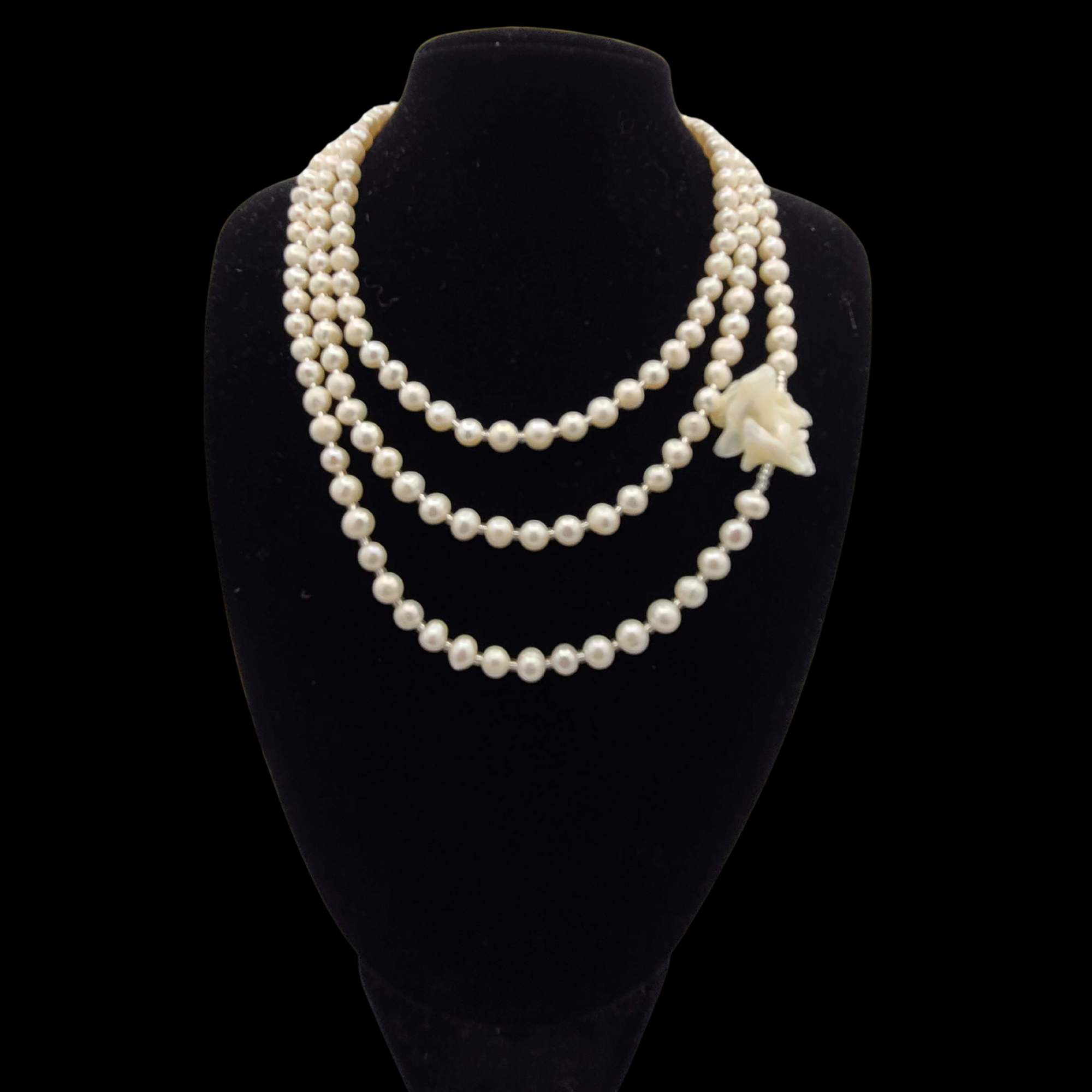 DMJ Queen Elizabeth 3 Layer Fresh Water Pearl Necklace With Oyster Shell (White)