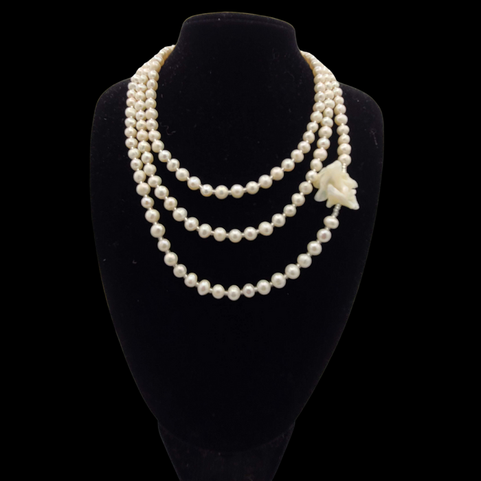 DMJ Queen Elizabeth 3 Layer Fresh Water Pearl Necklace With Oyster Shell (White)